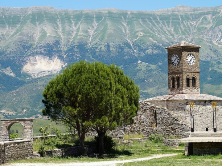 Monastre et glise de Paaislis