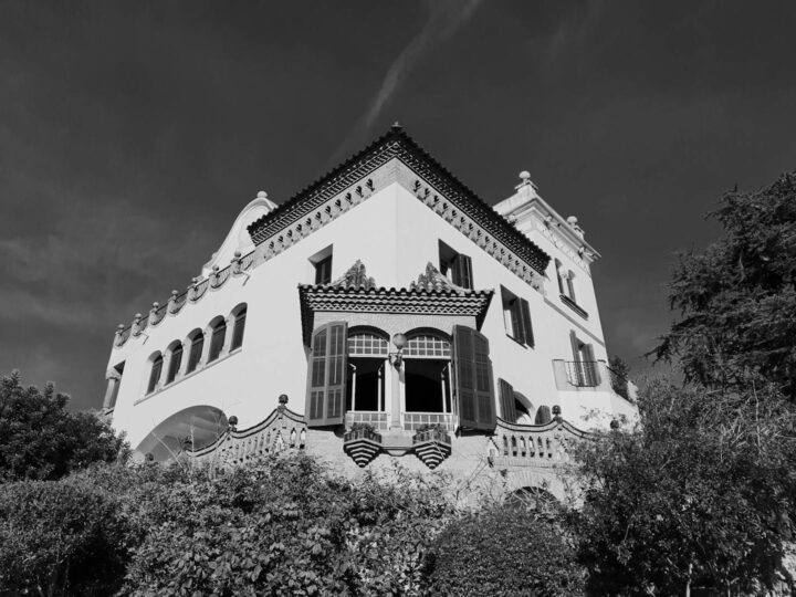 Dom DarvasLa Roche