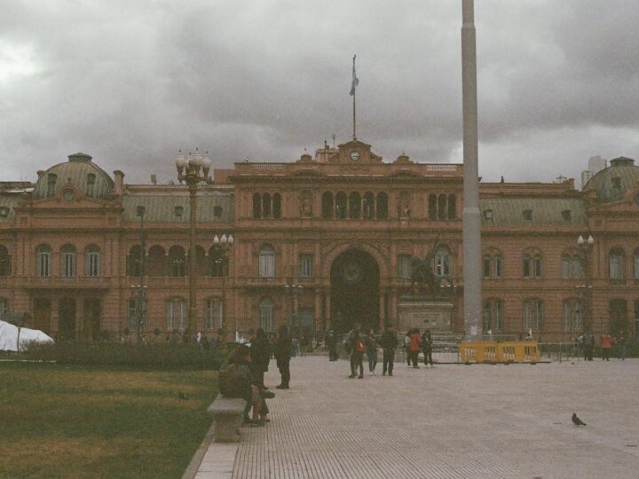 Площа Битома