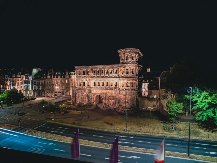 Porta Adriana