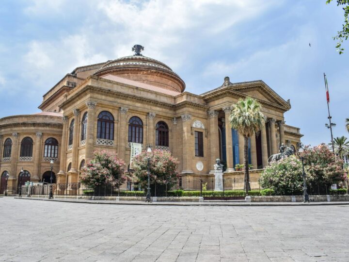 Piazza del Teatro
