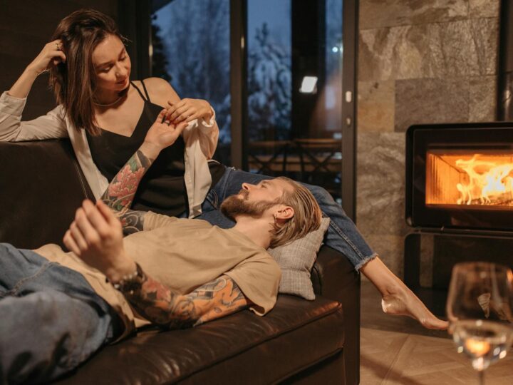 Edificio principale del parco acquatico NFLOW con fisioterapia sauna e gastronomia a Netphen