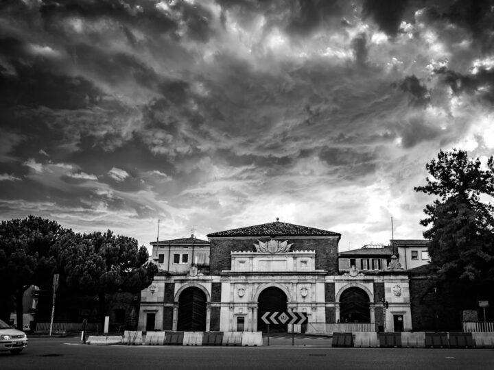 Porta Santi Quaranta