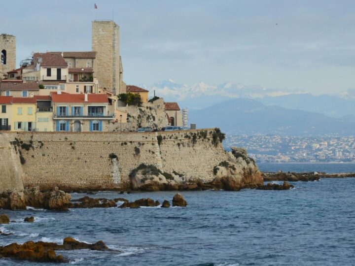 Baha de los multimillonarios de Antibes