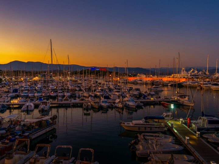 Baha de los multimillonarios de Antibes